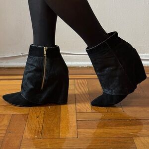 London Trash Siri Cuffed Ankle Boot Wedge Flap Black Fur